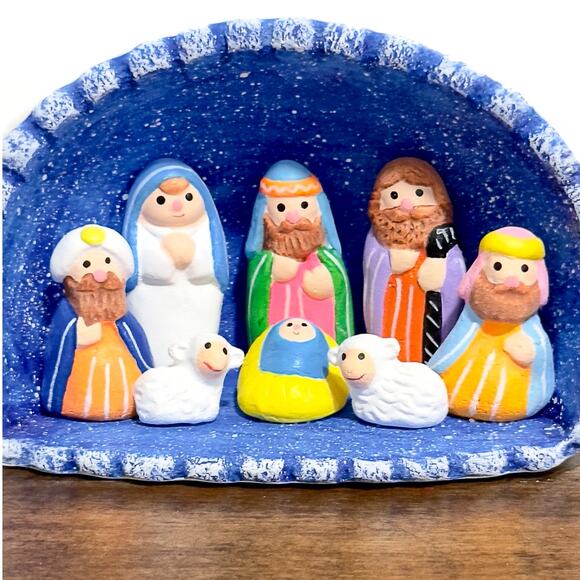 NWT: Raymisa - Nativity Scene, Handmade, Seasonal Christmas Decoration - Picture 4 of 6